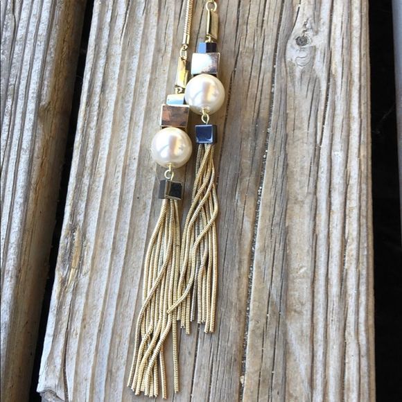 WHBM BNWT Pale Gold Tone Faux Pearl Geometric Tassel Necklace! - Picture 9 of 12